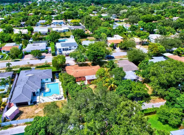 North Miami, FL 33161,1420 NE 137th St
