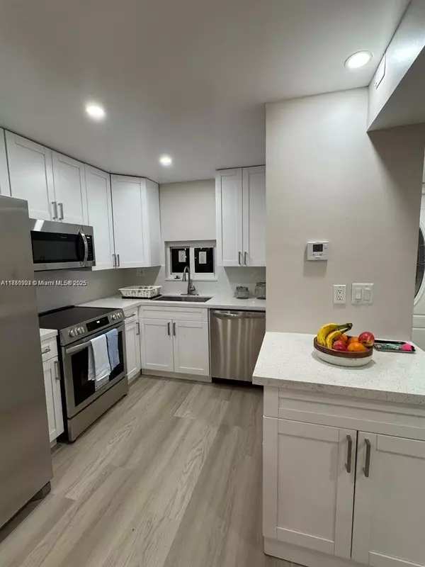 Pembroke Pines, FL 33025,9200 N Hollybrook Lake Dr #208