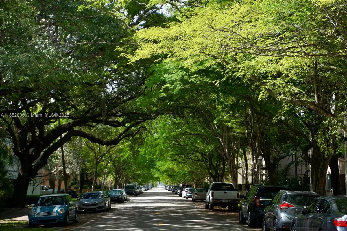 Coral Gables, FL 33134,1014 Salzedo St #203