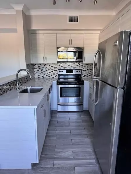 222 Sidonia Ave #10, Coral Gables, FL 33134