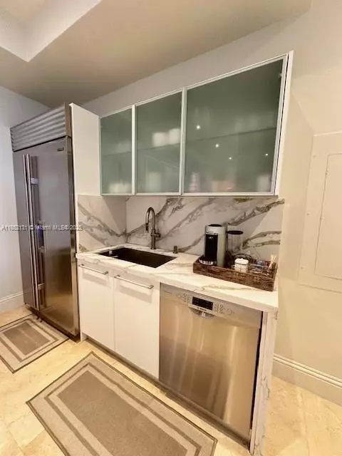 Sunny Isles Beach, FL 33160,18201 Collins Ave #4004