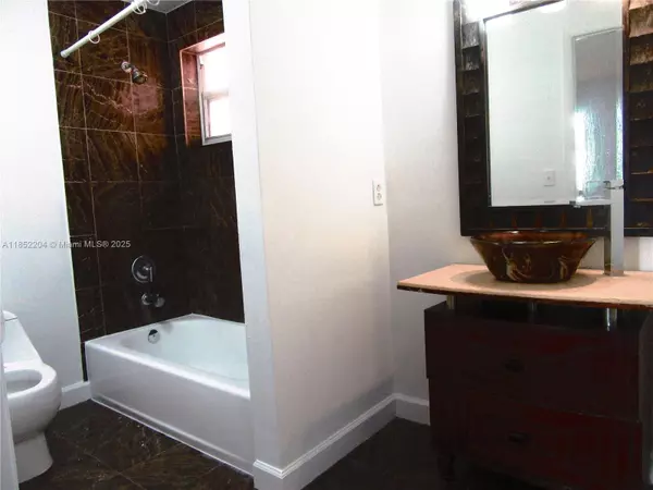 Coral Gables, FL 33134,29 Santillane Ave #1