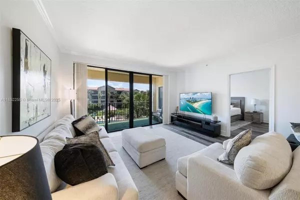 800 Uno Lago Dr #301, Juno Beach, FL 33408