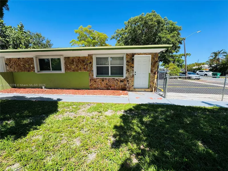 254 SW 14th St #1, Dania Beach, FL 33004