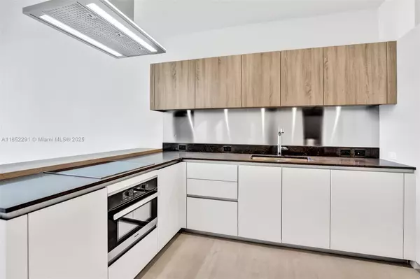 Miami, FL 33131,1000 Brickell Plaza #1904