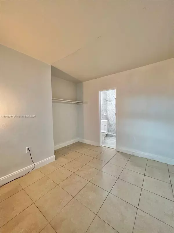 Miami, FL 33138,330 NE 70th St #3