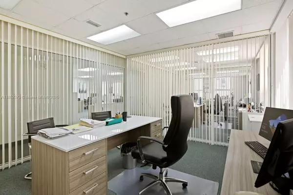 Miami, FL 33131,168 SE 1st St #9