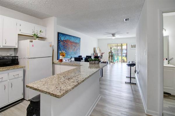 6020 Shakerwood Cir #204, Tamarac, FL 33319