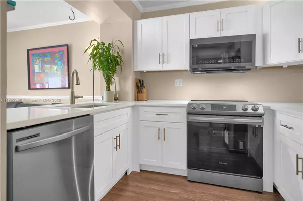 Miami, FL 33156,10194 SW 77th Ct