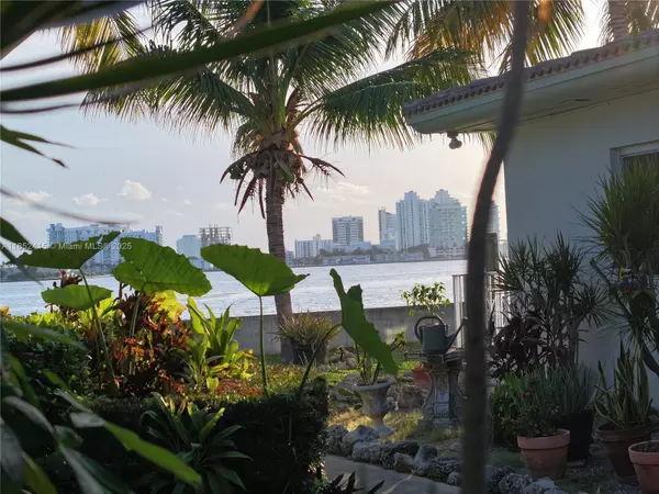 Miami Beach, FL 33141,2200 Bay Dr #3