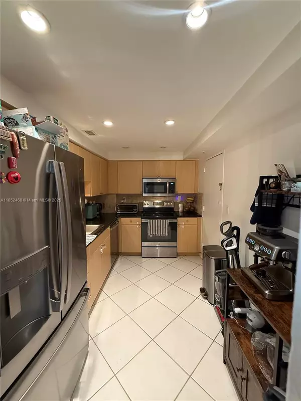 Bay Harbor Islands, FL 33154,10350 W Bay Harbor Dr #2L
