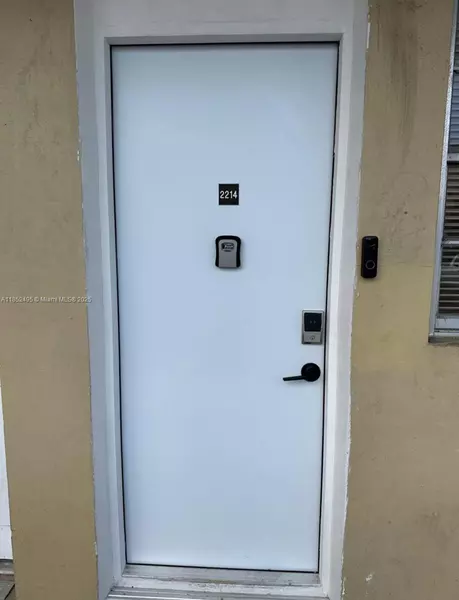 26 Diplomat Pkwy #2214, Hallandale Beach, FL 33009