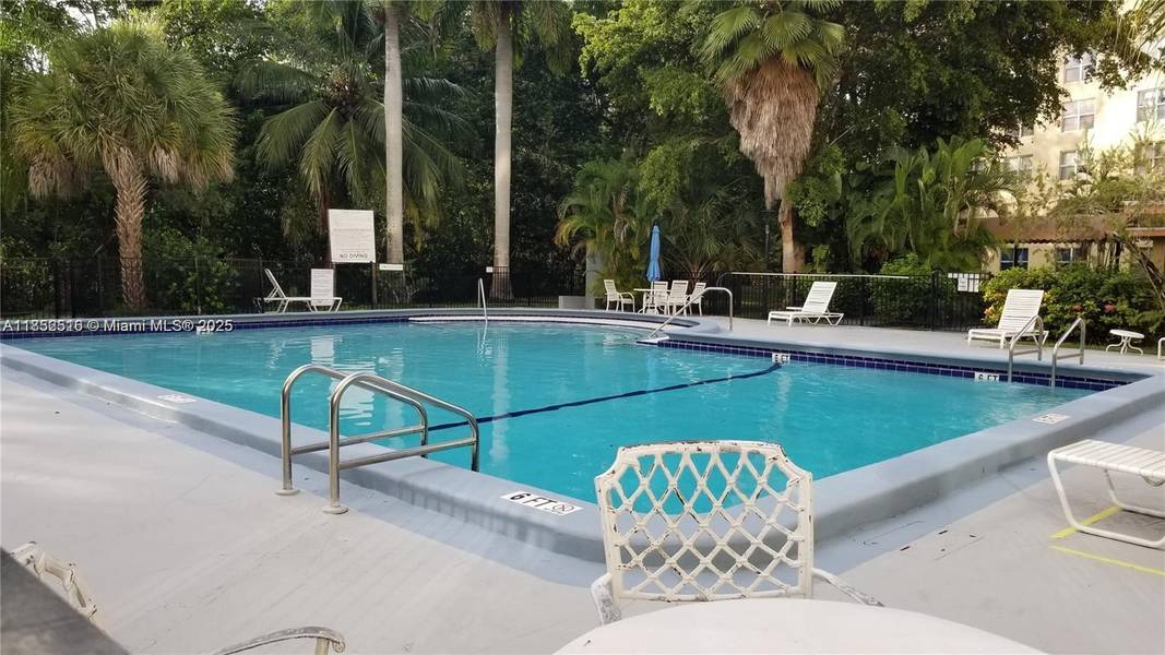 17890 W Dixie Hwy 307 Hwy #307, Miami, FL 33160