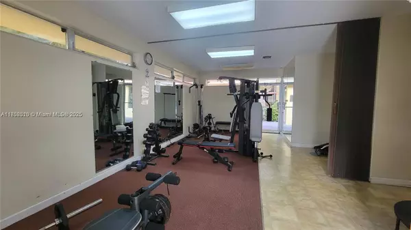 Miami, FL 33160,17890 W Dixie Hwy 307 Hwy #307
