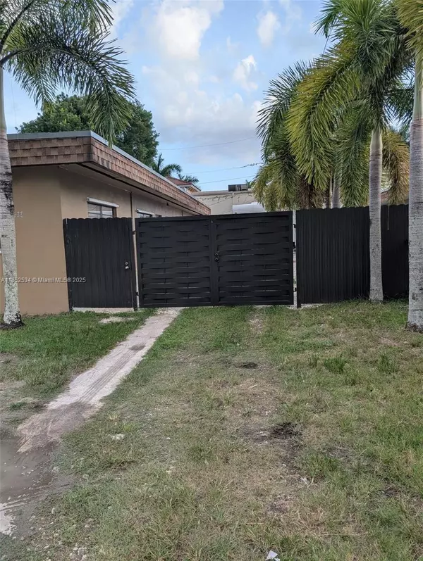 633 NW 1st St #2, Florida City, FL 33034