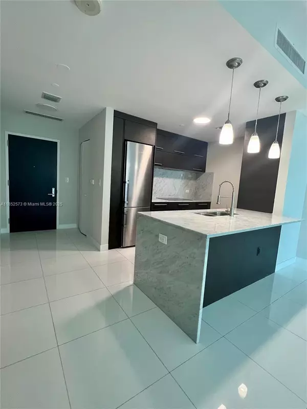 Miami, FL 33132,900 Biscayne Blvd #3010