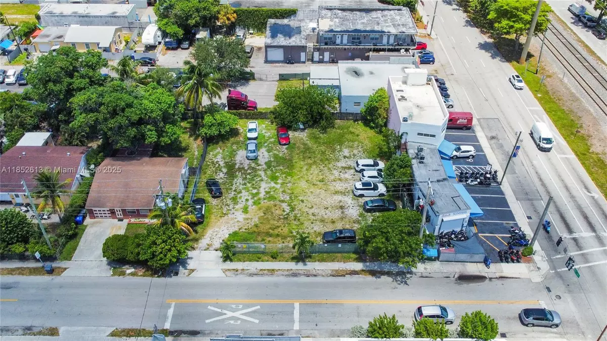 Hollywood, FL 33020,2109 Monroe St