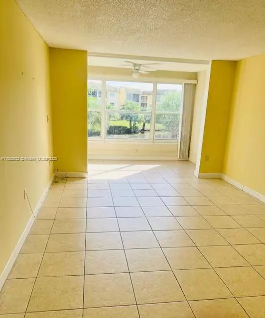 Sunrise, FL 33322,8325 Sunrise Lakes Blvd #205