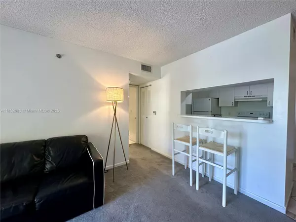 Aventura, FL 33180,19701 E Country Club Dr #5405