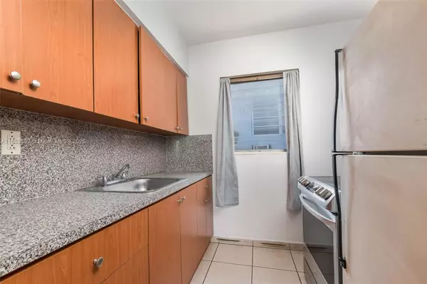 Miami Beach, FL 33139,934 Meridian Ave #15