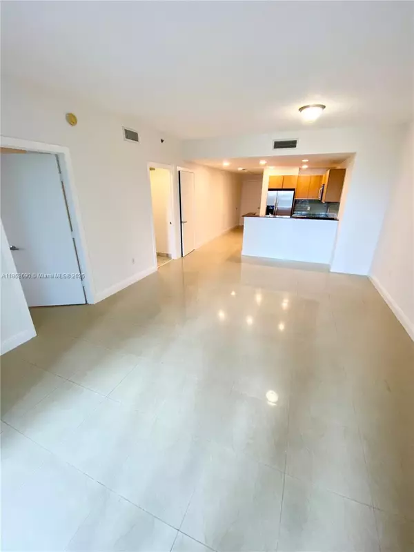 Miami, FL 33131,1060 Brickell Ave #1413