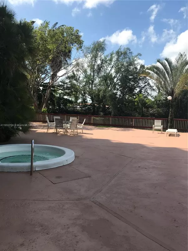 Miami, FL 33179,1300 NE Miami Gardens Dr #512E