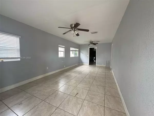 Hialeah, FL 33010,258 E 12th St #258