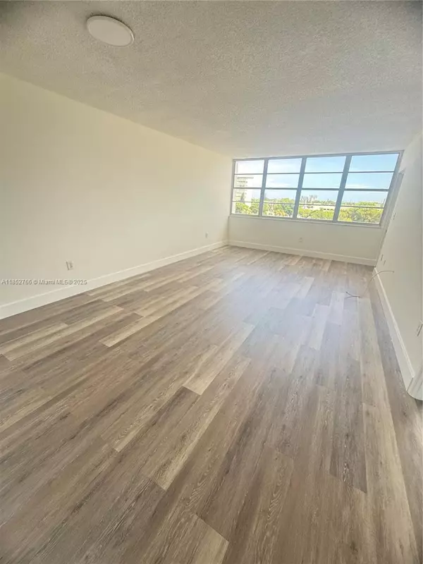 Miami, FL 33179,1351 NE Miami Gardens Dr #421E