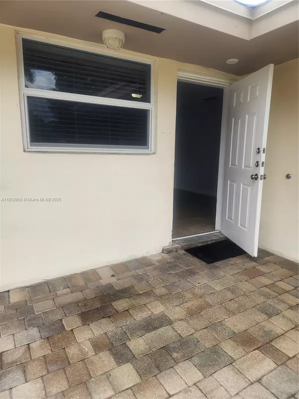 Miami, FL 33143,5780 SW 61st St #2