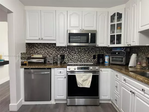 Weston, FL 33326,342 Lakeview Dr #104