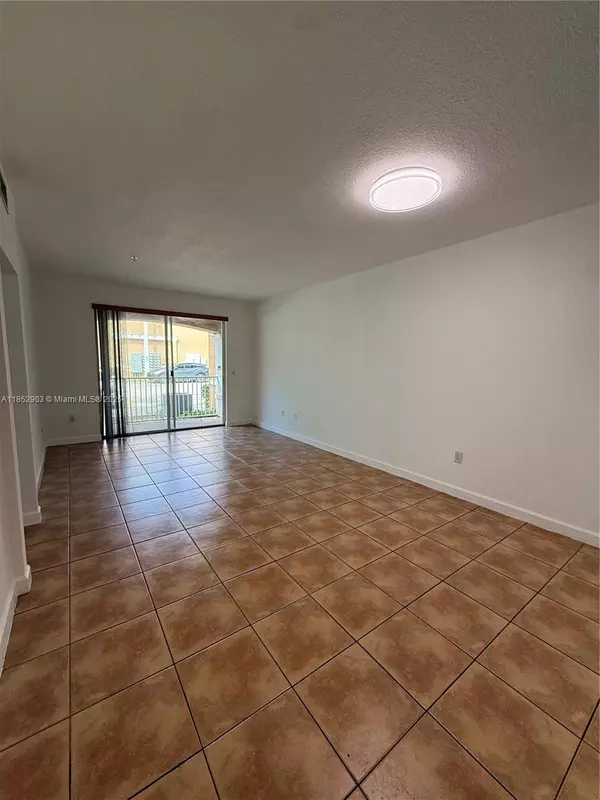 Hialeah, FL 33015,7060 NW 177th St #100-12