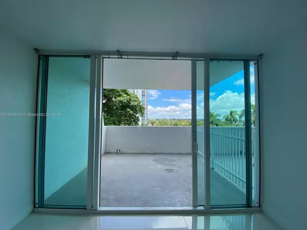 Miami, FL 33125,1861 NW S River Dr #702