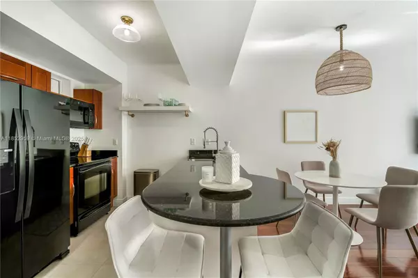 Miami, FL 33156,7290 SW 90th St #208