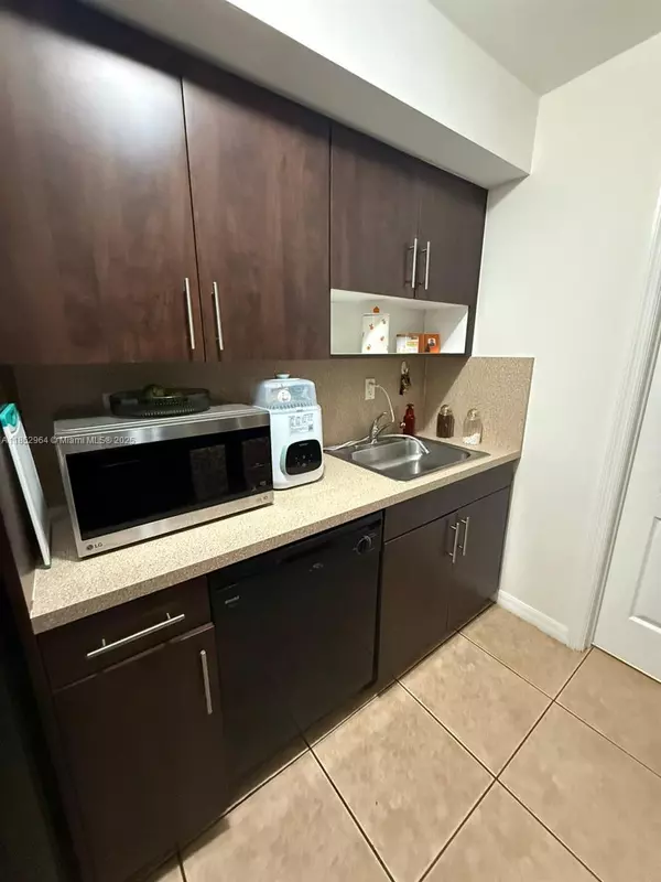 13 S Royal Poinciana Blvd #7, Miami Springs, FL 33166
