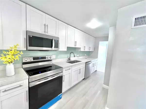 North Miami Beach, FL 33160,3660 NE 166th St #505