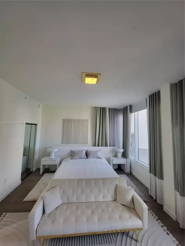 Miami Beach, FL 33139,2100 Park Ave #211