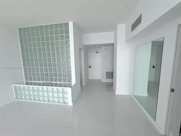 Miami Beach, FL 33139,800 West Ave #PH27