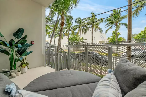 Miami Beach, FL 33139,2100 Park Ave #103