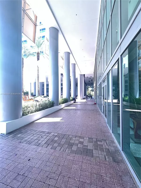 175 SW 7th St #1516, Miami, FL 33130