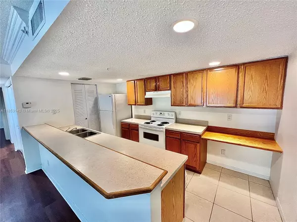 Tamarac, FL 33321,9905 Westwood Dr #25-3