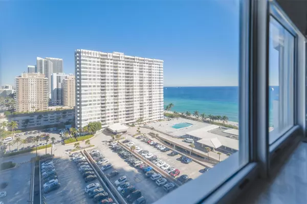 Hallandale Beach, FL 33009,1980 S Ocean Dr #14M