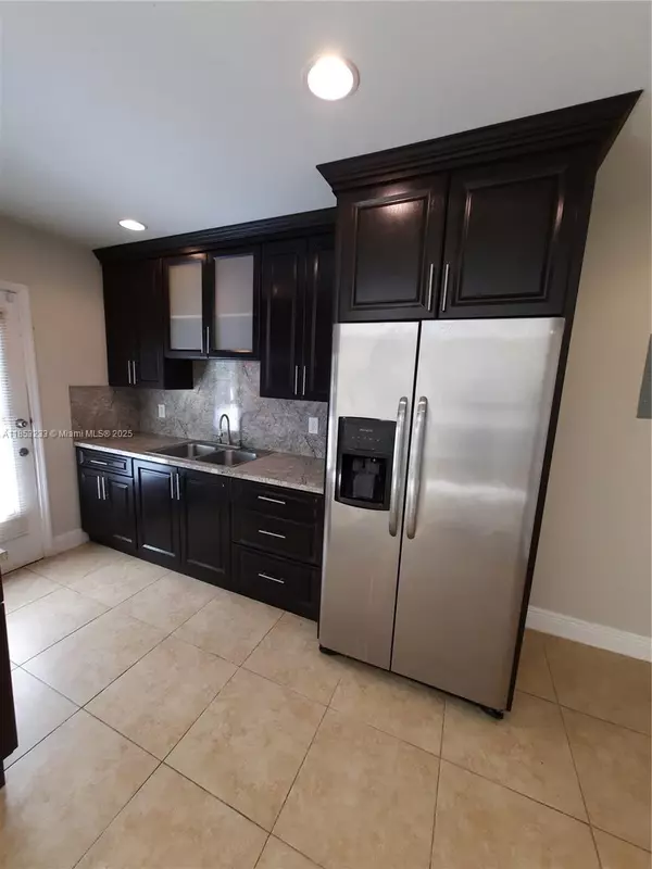 Coral Gables, FL 33134,30 Phoenetia Ave #2
