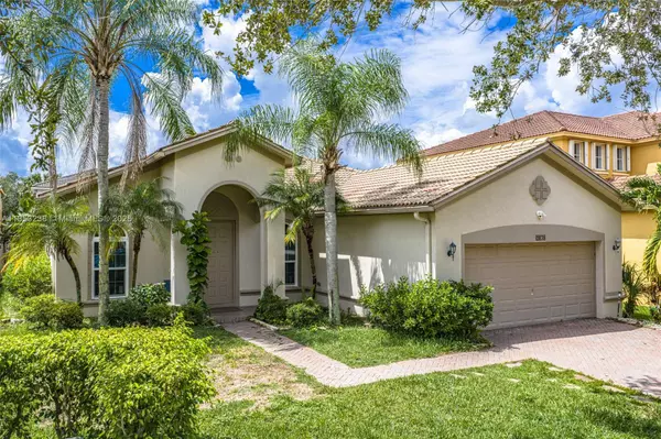 19138 Stonebrook St, Weston, FL 33332