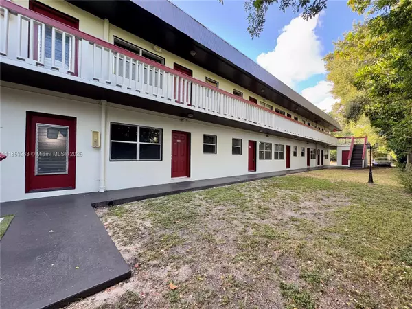 North Miami, FL 33161,610 NE 123rd St #106