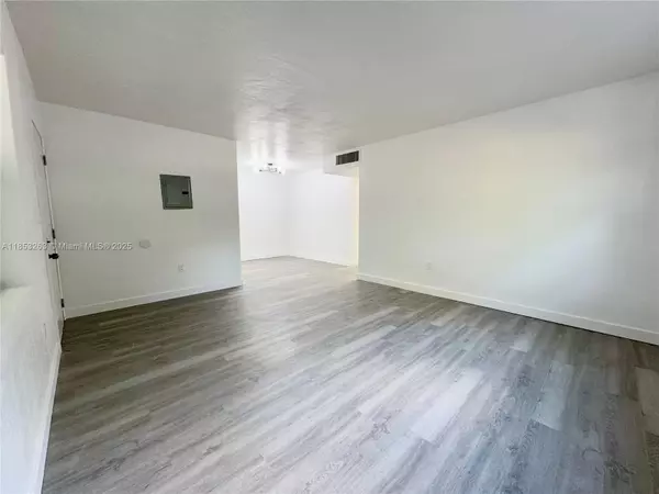 North Miami, FL 33161,610 NE 123rd St #106