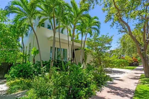 Key Biscayne, FL 33149,320 Woodcrest Rd