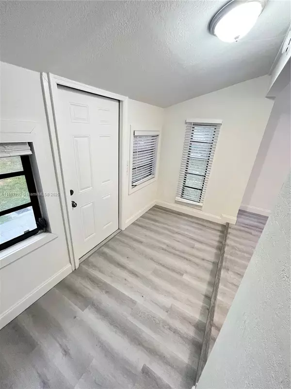 Fort Lauderdale, FL 33315,500 SW 10th St #2