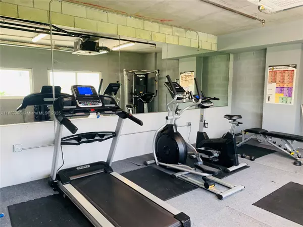 Miami, FL 33128,39 NW 7th Ave #406