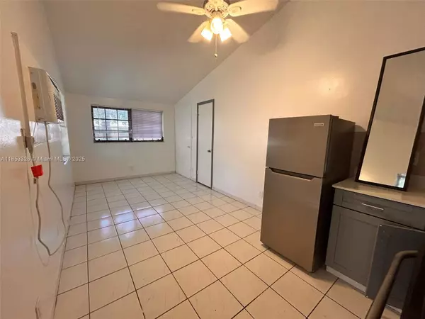 Hollywood, FL 33020,1928 Wilson St #1-5