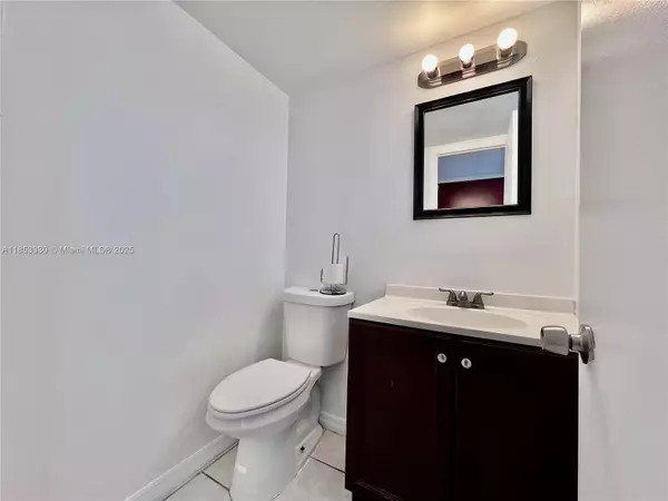 Hallandale Beach, FL 33009,220 SW 9th Ave #209